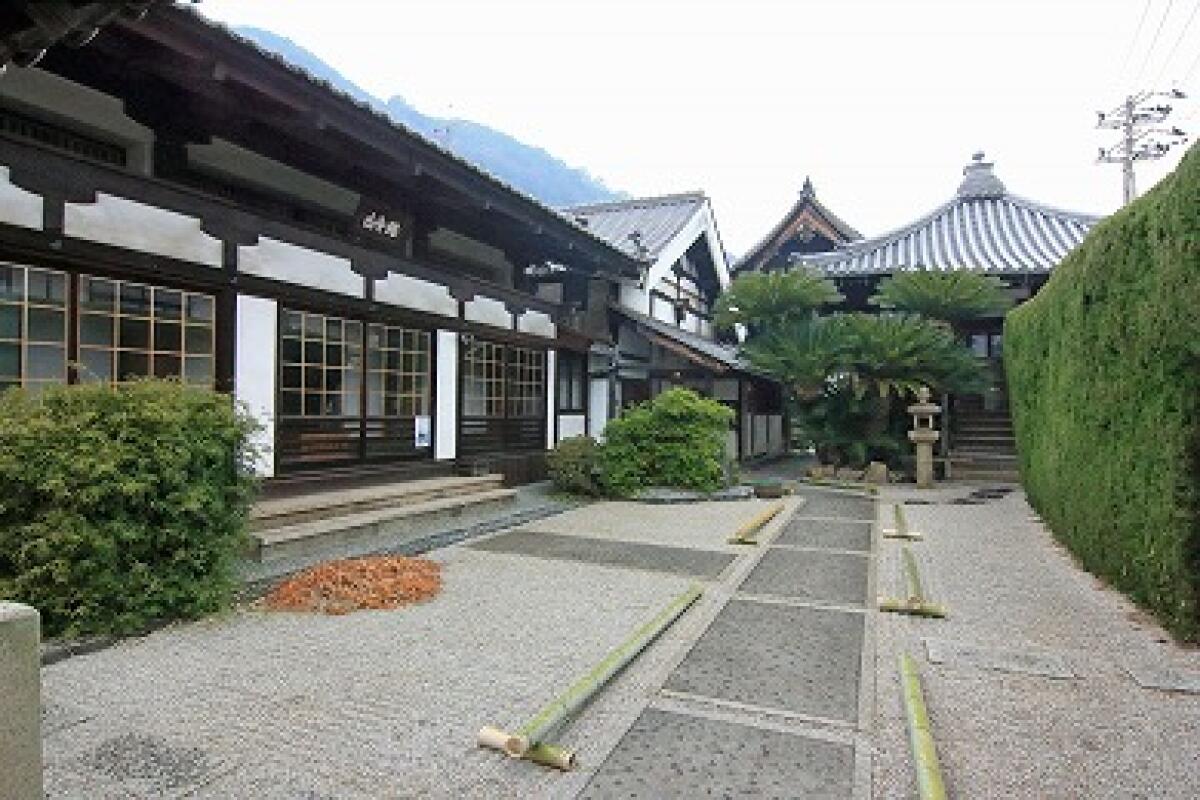 Ankokuji Temple