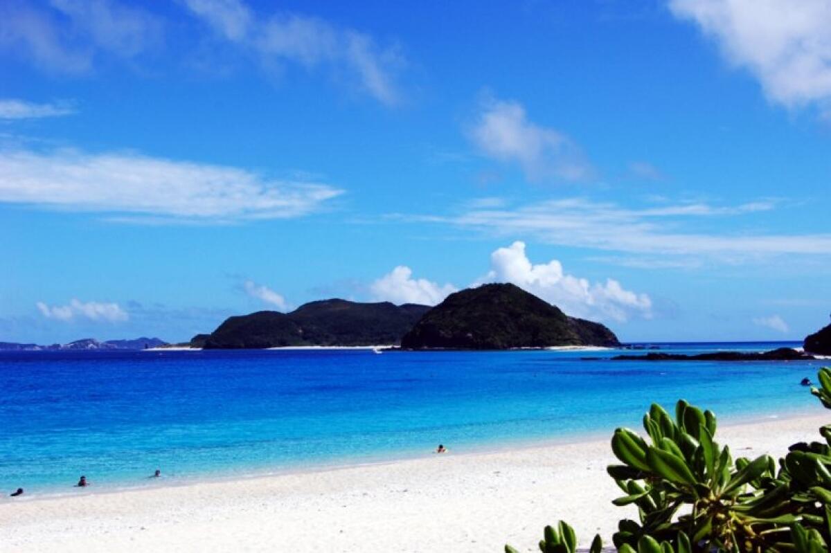 Furuzamami Beach