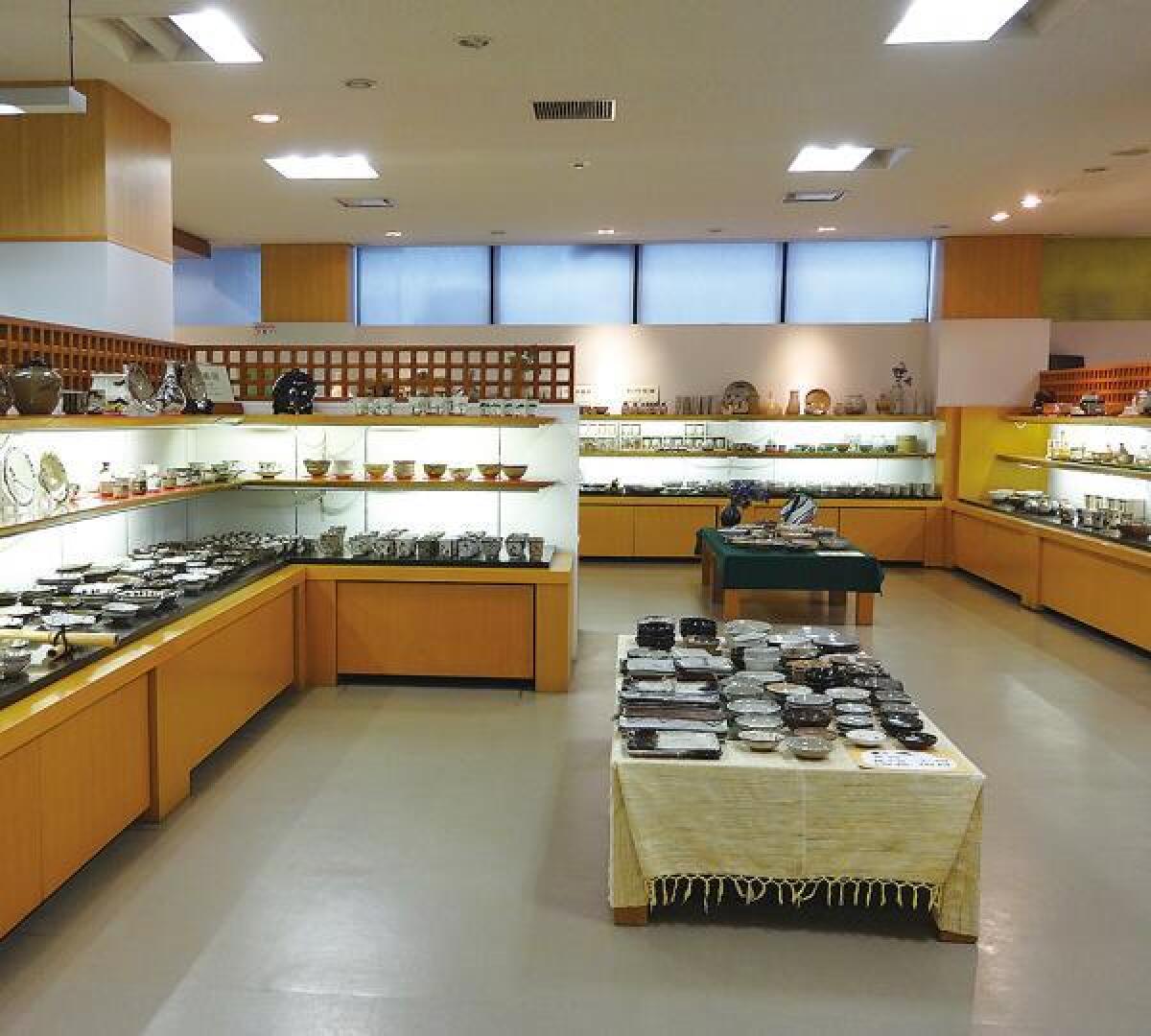 Karatsu-yaki Pottery Gallery