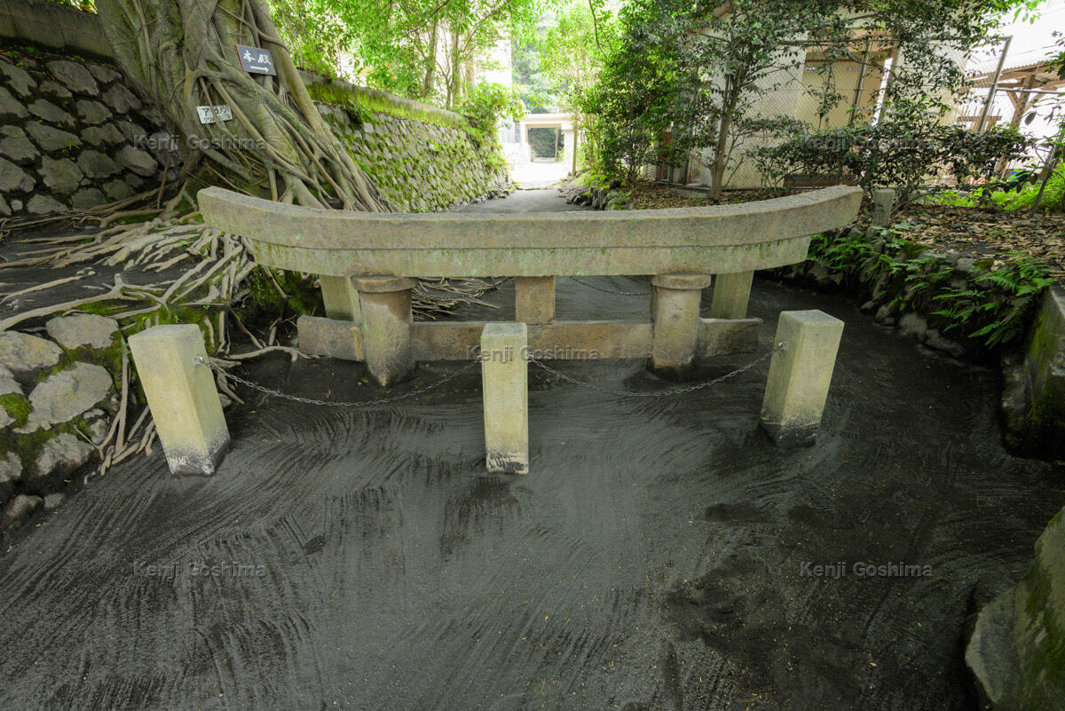Kurokami Shrine Gate