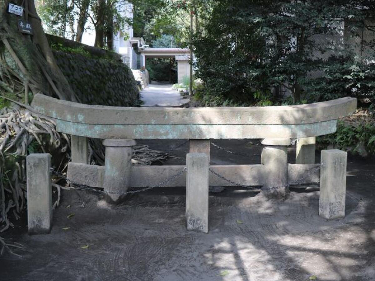 Kurokami Shrine Gate