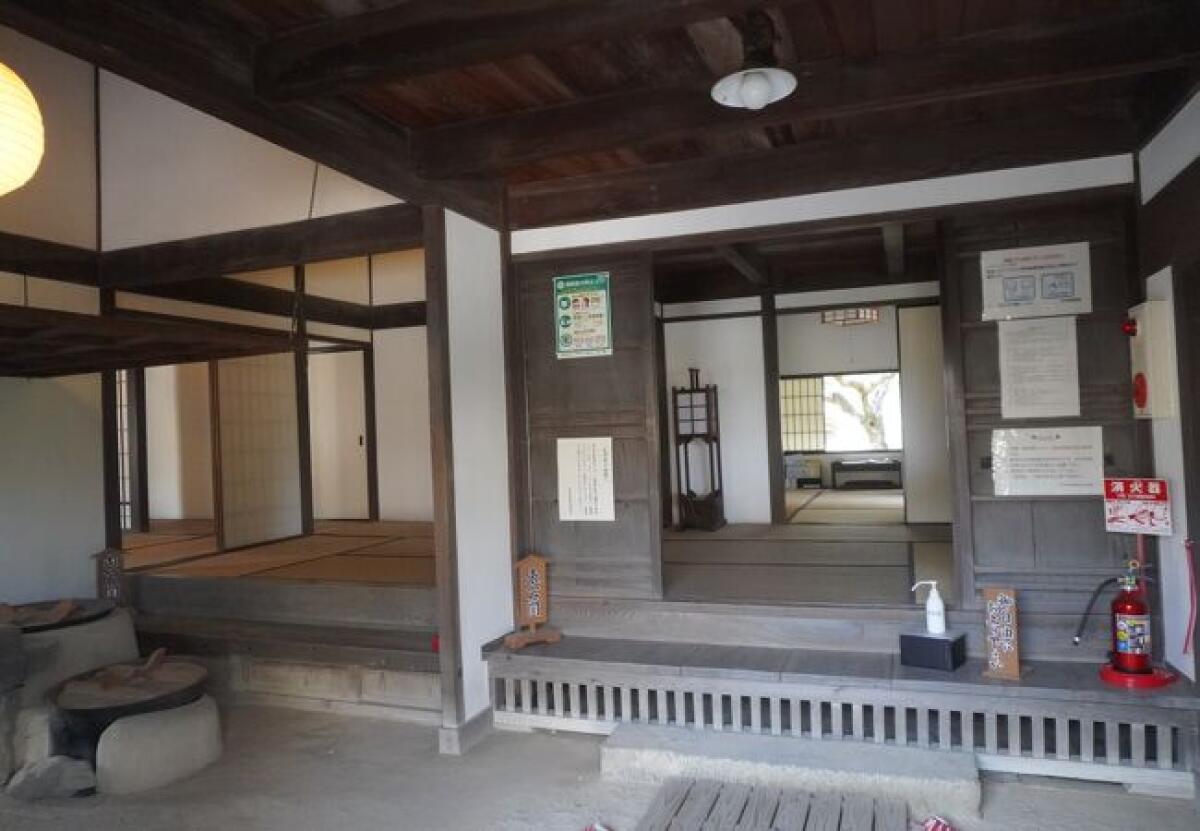 Marumo Residence