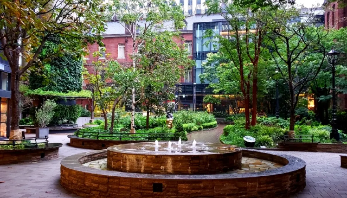 Marunouchi Brick Square