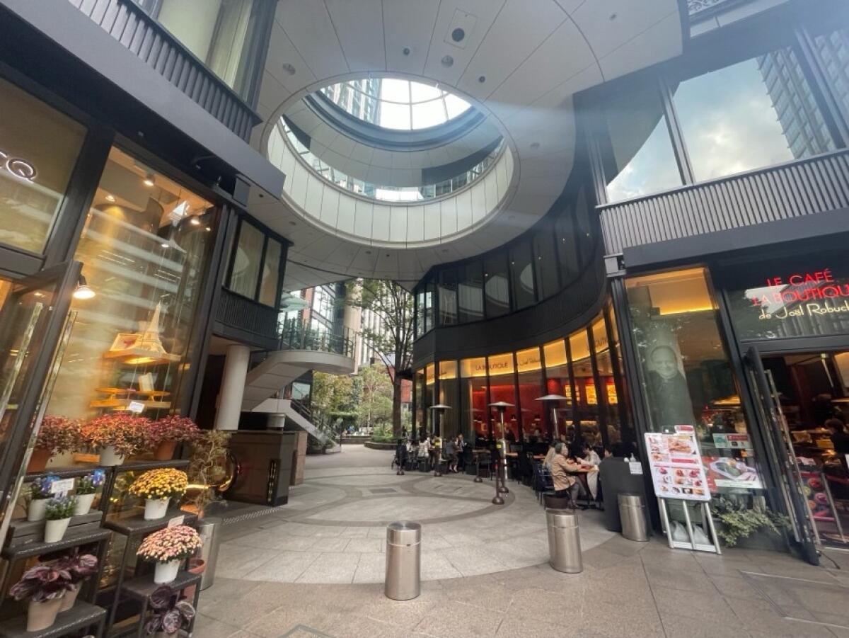 Marunouchi Brick Square