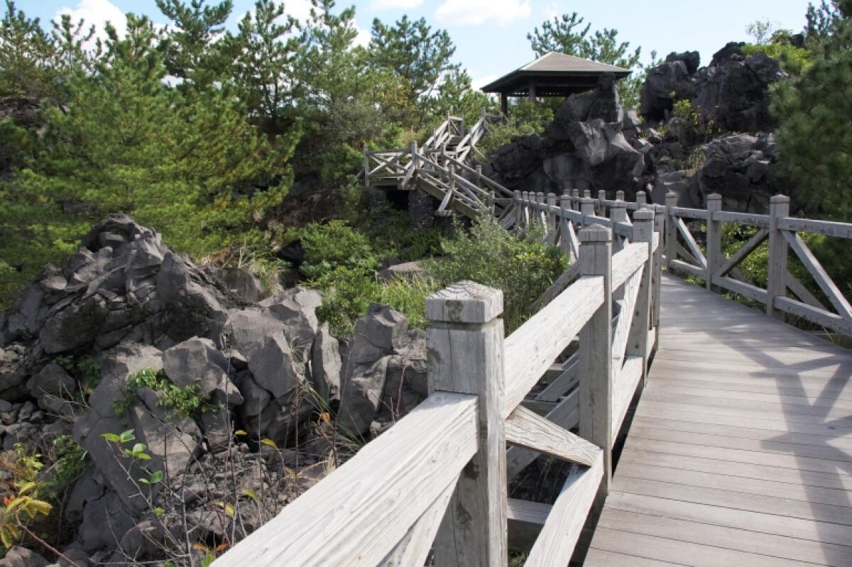 Nagisa Lava Trail