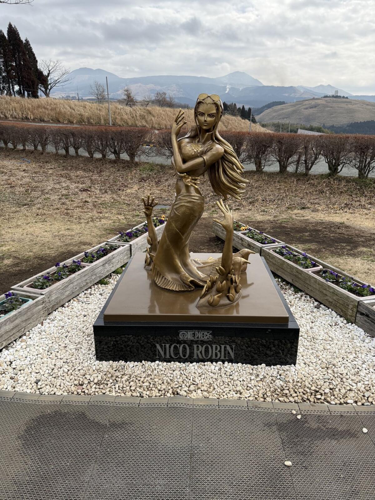 Nico Robin Statue