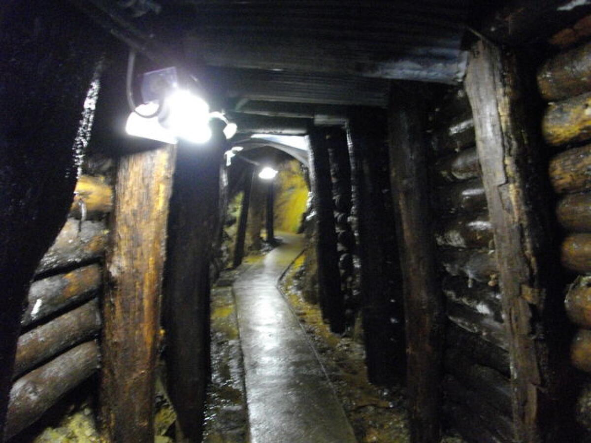 Sasaune Mine