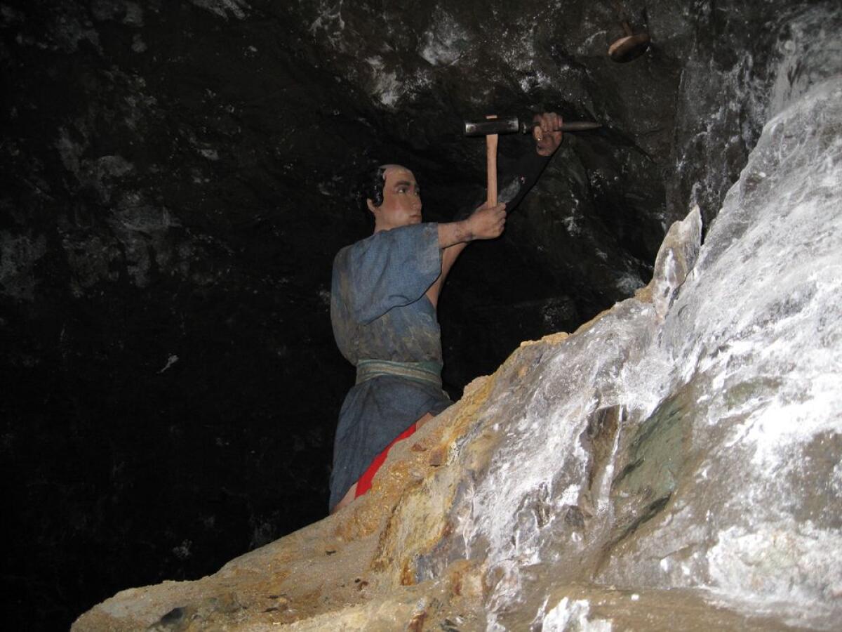 Sasaune Mine